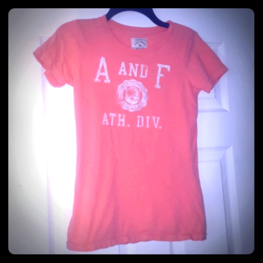VINTAGE ABERCROMBIE AND FITCH T-SHIRT MEDIUM